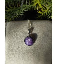 Pendentif rond en charoite