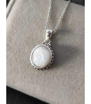 Pendentif soleil en pierre de lune 