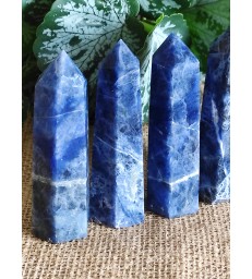 Pointe Obélisque en Pierre Sodalite