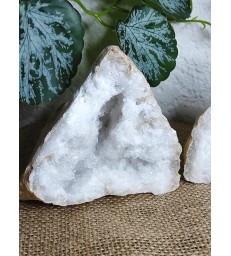 Géode de quartz entière 853 Gr